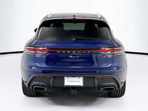 Gentian Blue Metallic 2026 Porsche Macan Macan