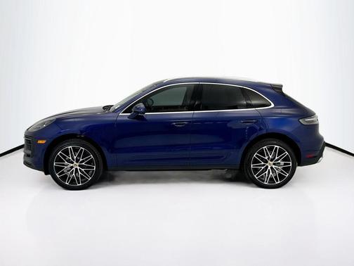 Gentian Blue Metallic 2026 Porsche Macan Macan