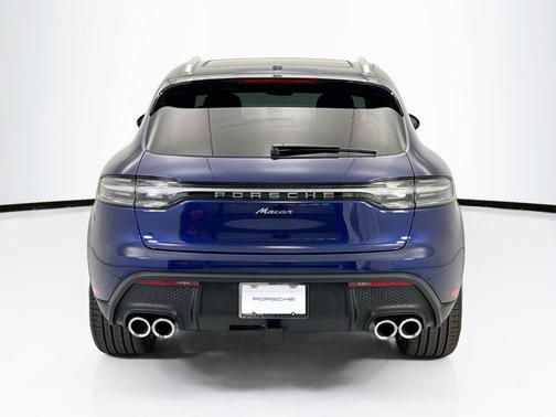 Gentian Blue Metallic 2026 Porsche Macan Macan