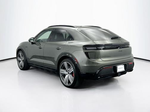 2025 Porsche Macan Turbo