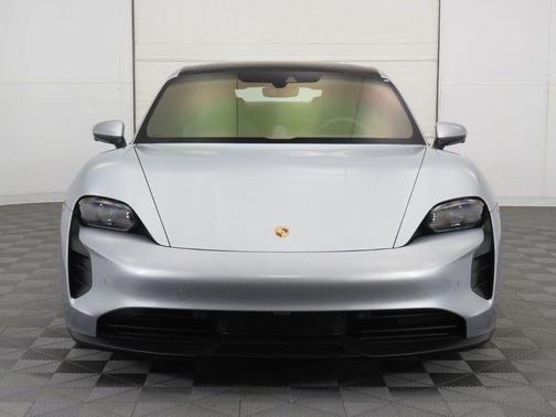 Photo 2 of 51 of 2022 Porsche Taycan GTS