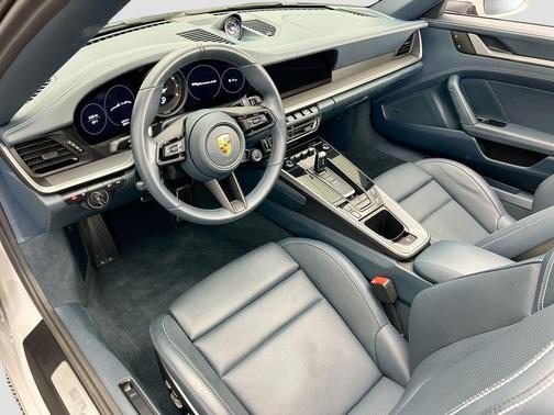 2023 Porsche 911 Carrera 4S Cabriolet
