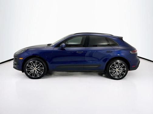 Gentian Blue Metallic 2026 Porsche Macan Macan