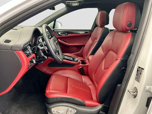 2023 Porsche Macan S