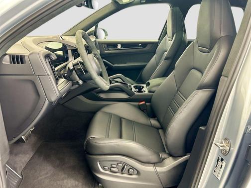 Dolomite Silver Metallic 2026 Porsche Cayenne GTS