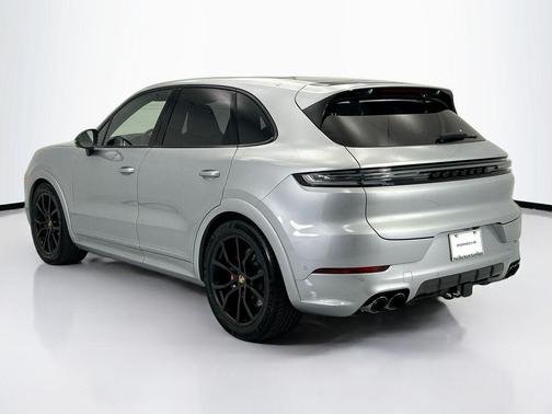 Dolomite Silver Metallic 2026 Porsche Cayenne GTS