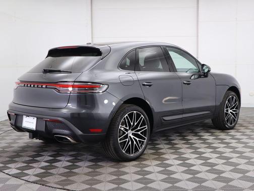 2025 Porsche Macan Base