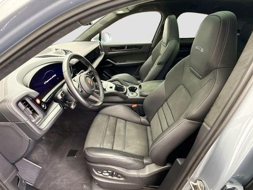 2025 Porsche Cayenne GTS