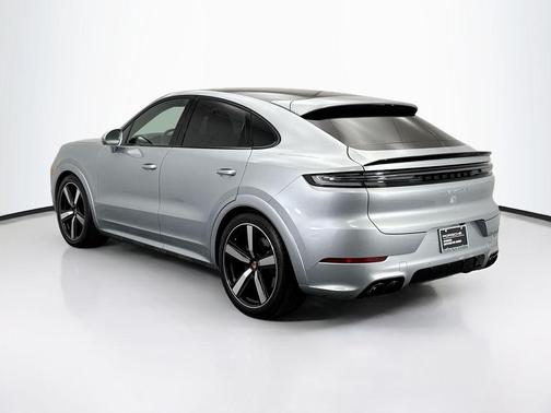 2025 Porsche Cayenne GTS