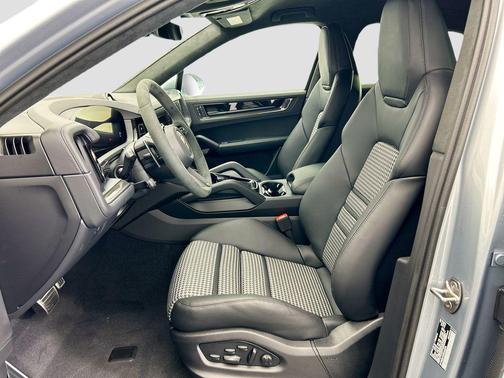 2026 Porsche Cayenne GTS