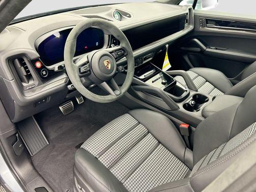 2026 Porsche Cayenne GTS