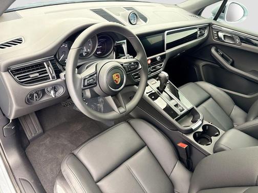 Dolomite Silver Metallic 2026 Porsche Macan Macan