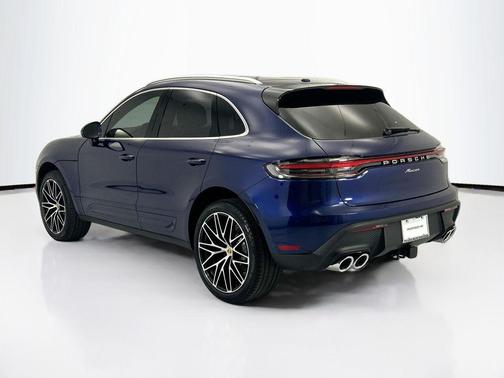 Gentian Blue Metallic 2026 Porsche Macan Macan