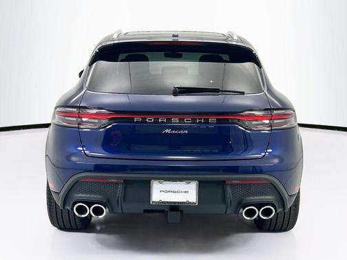 Gentian Blue Metallic 2026 Porsche Macan Macan