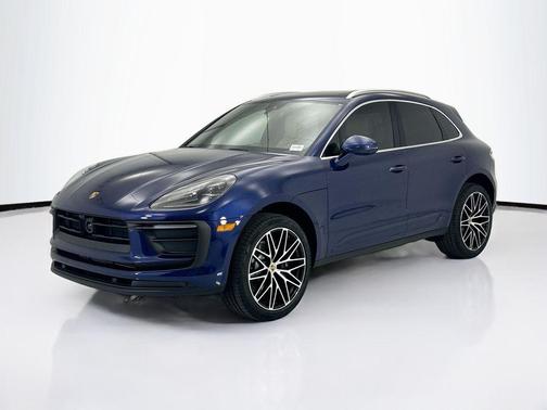 Gentian Blue Metallic 2026 Porsche Macan Macan