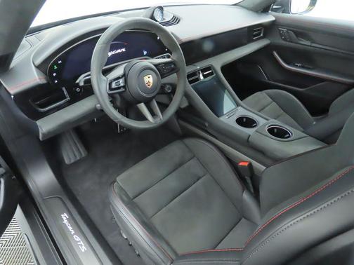 2022 Porsche Taycan GTS