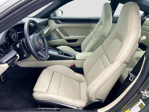 2022 Porsche 911 Carrera