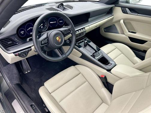 2022 Porsche 911 Carrera