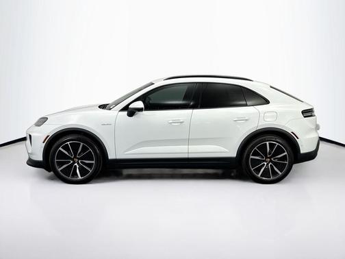 2026 Porsche Macan 