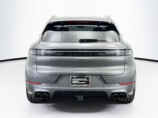 2025 Porsche Cayenne GTS