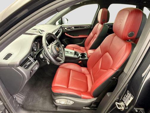 2025 Porsche Macan T