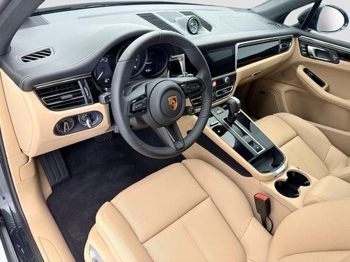 Volcano Grey Metallic 2026 Porsche Macan Macan
