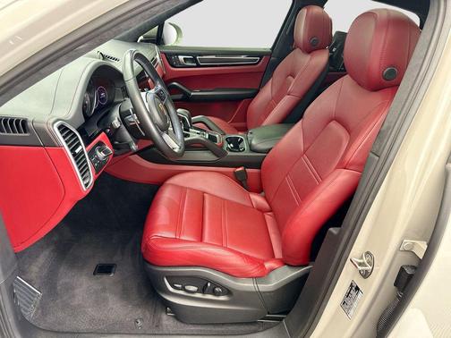 2023 Porsche Cayenne GTS