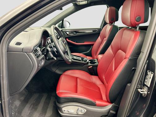 2025 Porsche Macan T