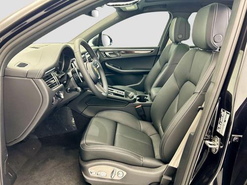 Jet Black Metallic 2026 Porsche Macan Macan