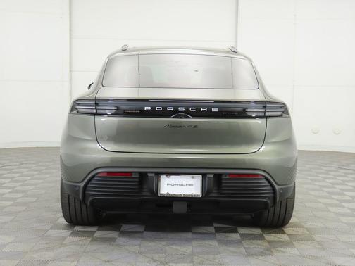 2025 Porsche Macan 4S