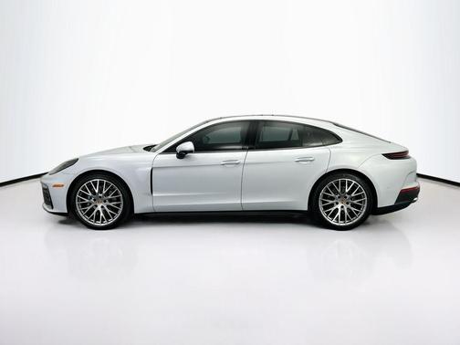 Ice Grey Metallic 2026 Porsche Panamera