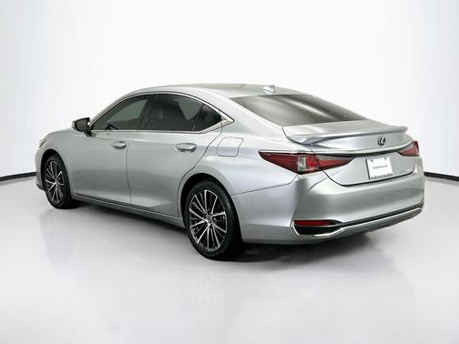 2023 Lexus ES 300h Base