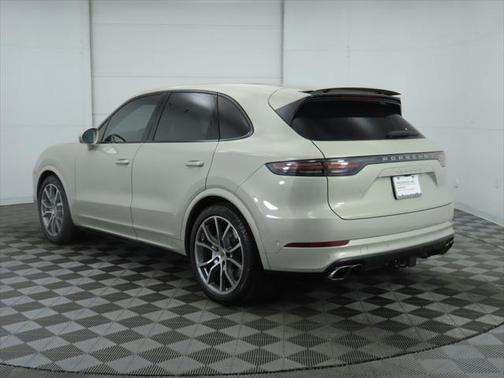 2022 Porsche Cayenne Turbo