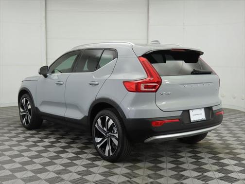 2024 Volvo XC40 B5 Plus Bright Theme