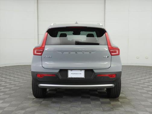 2024 Volvo XC40 B5 Plus Bright Theme