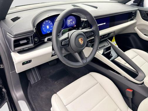 2026 Porsche Macan 4