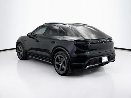 2026 Porsche Macan 4