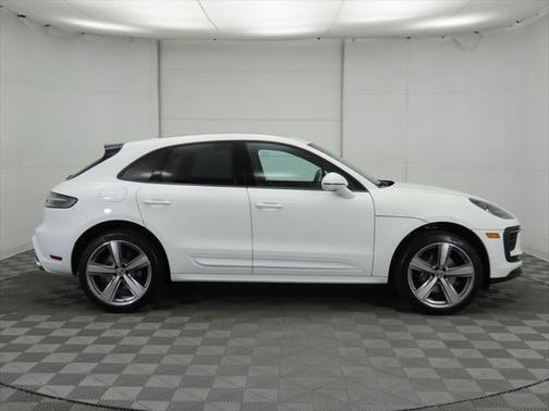 2024 Porsche Macan Base