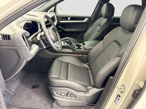 Cashmere Beige Metallic 2026 Porsche Cayenne Cayenne