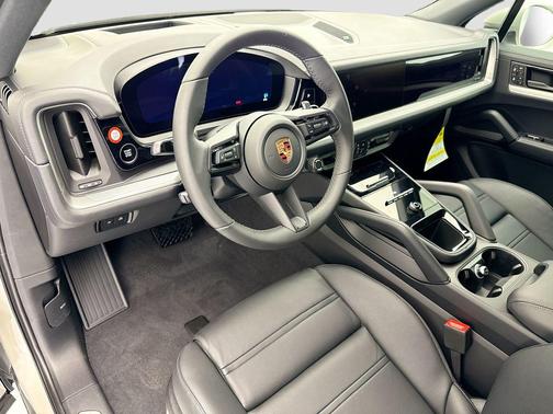 Cashmere Beige Metallic 2026 Porsche Cayenne Cayenne