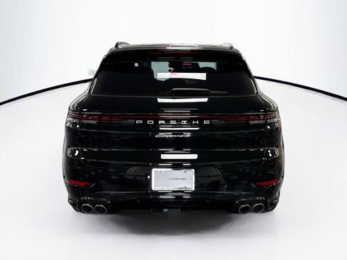 Chromite Black Metallic 2026 Porsche Cayenne S