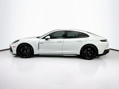 2025 Porsche Panamera 4