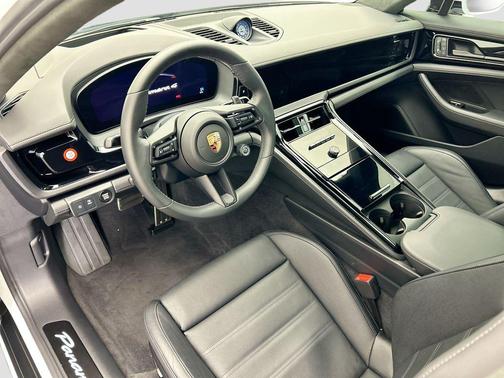 2025 Porsche Panamera 4