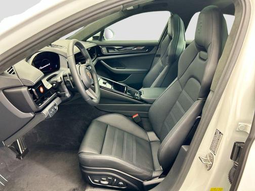 2025 Porsche Panamera 4