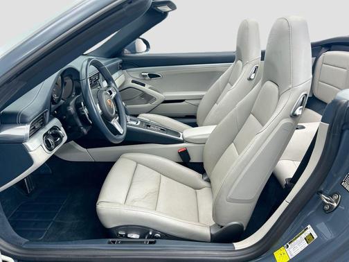 2017 Porsche 911 Carrera