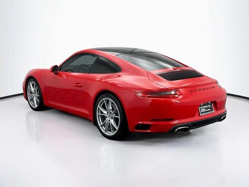 2019 Porsche 911 Carrera