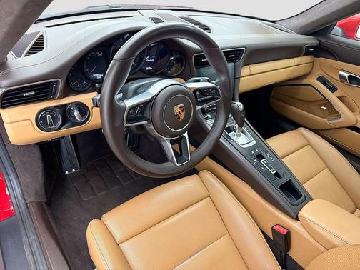 2019 Porsche 911 Carrera