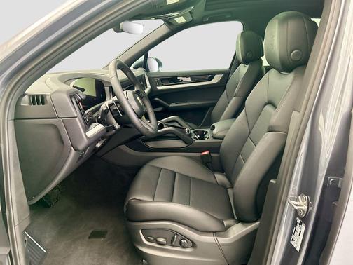Platinum Silver Metallic 2026 Porsche Cayenne Cayenne