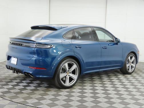 2025 Porsche Cayenne GTS