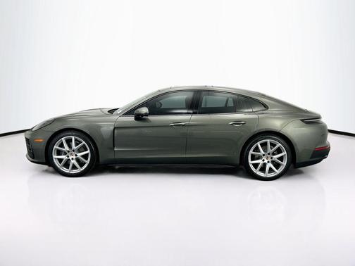 Aventurine Green Metallic 2026 Porsche Panamera